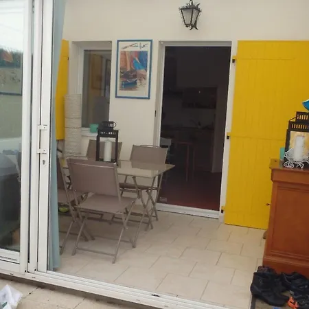 Maison De Des Demoiselles St Jean