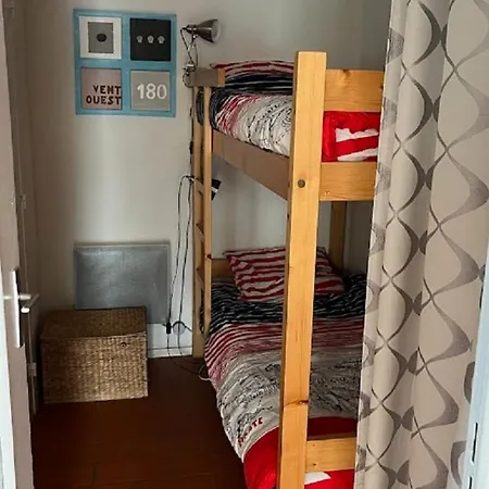 Maison De Des Demoiselles St Jean *